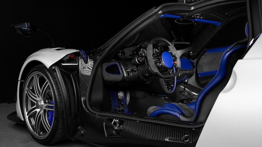 Интерьер Pagani Huayra BC 2018 года  (фото 20 из 27)